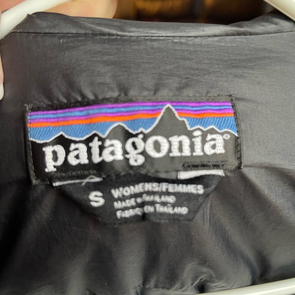 Patagonia Women’s small down coat - Picture 3 of 3